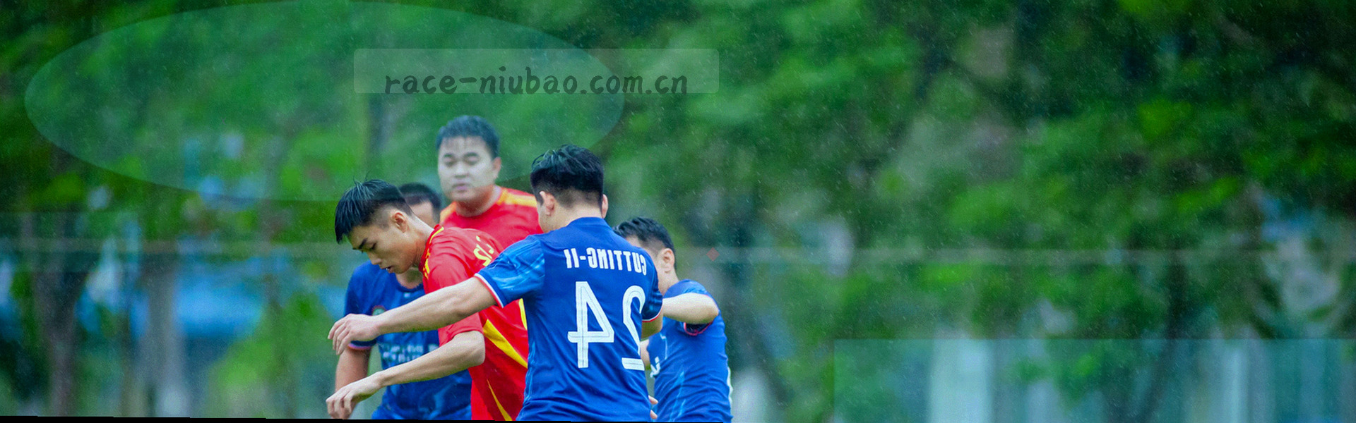 抽象数据流动与深蓝色纹理
